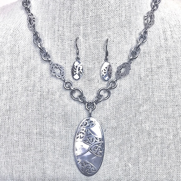 LOIS HILL Sterling Silver Mother of Pearl Inlay Necklace and Earrings - Picture 11 of 17